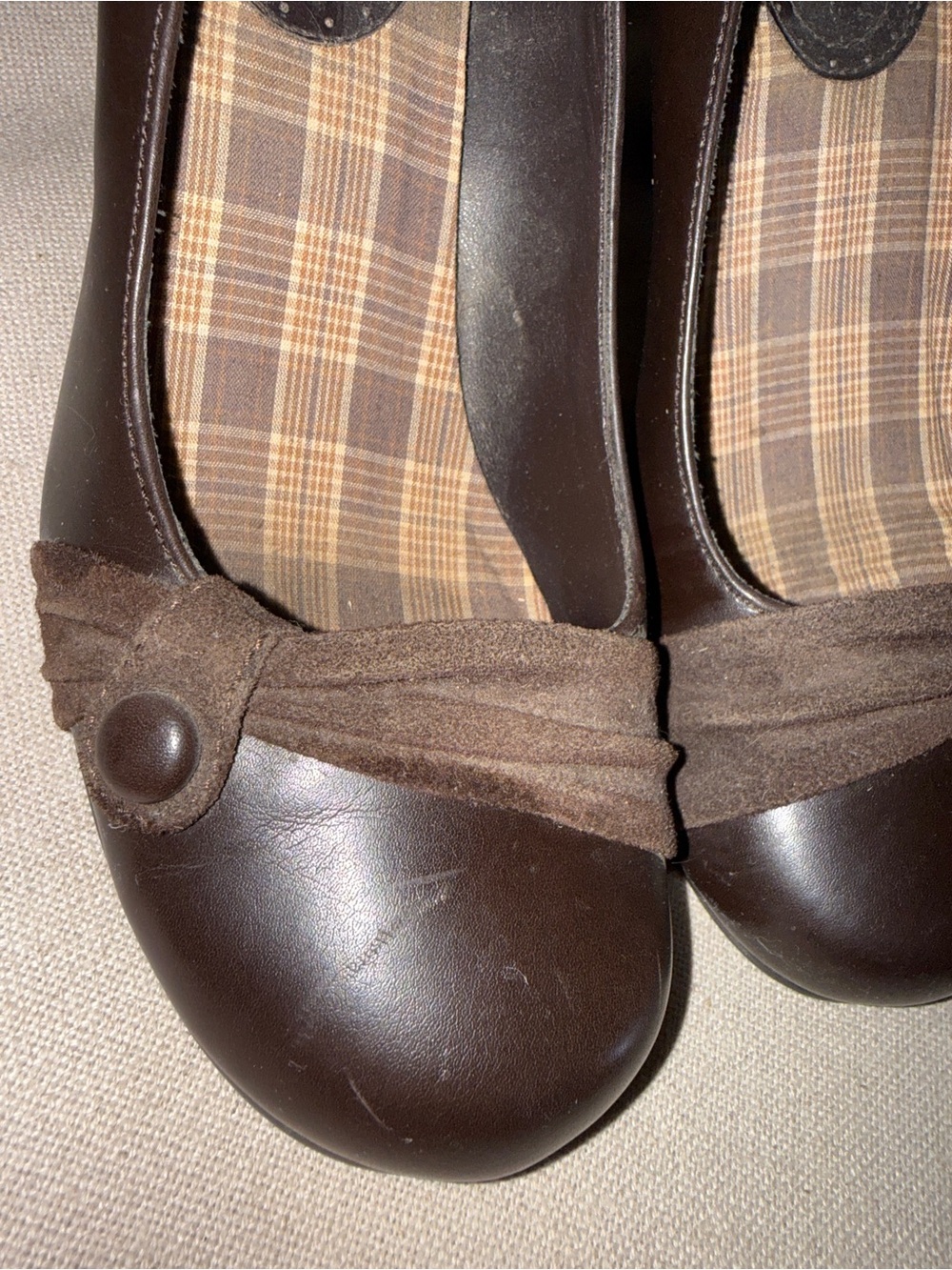 Women's Brown Button Accent Leather Pumps - Picture 3 of 9